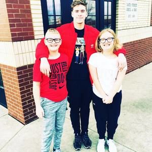 Meet your Posher, Cari